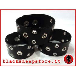 Bracciale in cuoio con occhielli